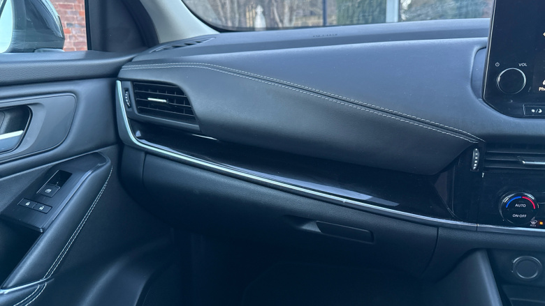 Nissan Qashqai 1.3 DiG-T MH 158 N-Connecta 5dr Petrol Hatchback